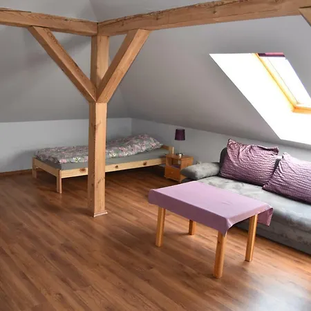 Modrzewiowe Wzgorze Farmház Promno